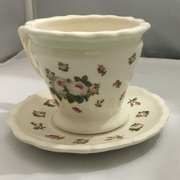Floral tea cup and saucer by Michel and company - Picture 2 of 10